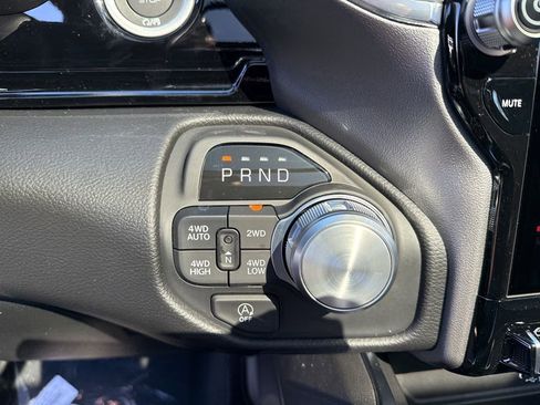 New 2026 RAM 1500 Laramie AWD/4WD image 15