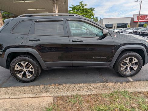 Used 2016 Jeep Cherokee Trailhawk w/ Comfort/Convenience Group AWD/4WD image 8
