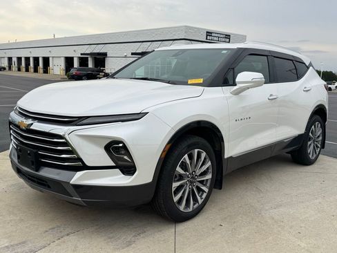 Used 2024 Chevrolet Blazer Premier image 2