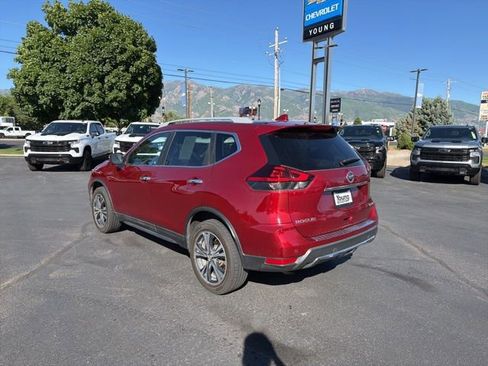 Used 2020 Nissan Rogue SV w/ Premium Package AWD/4WD image 3