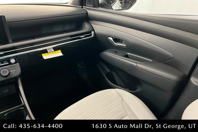 Used 2025 Hyundai Santa Cruz SE AWD/4WD image 10