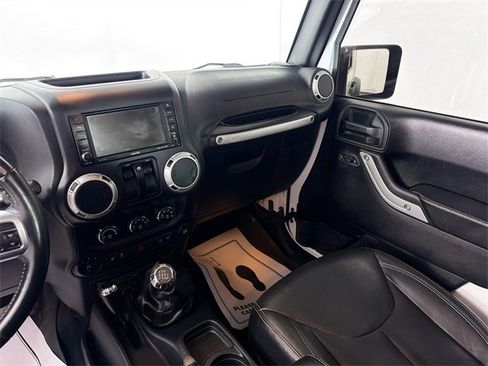 Used 2016 Jeep Wrangler Rubicon w/ Dual Top Group image 23