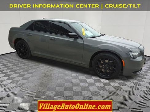 Used 2018 Chrysler 300 Touring w/ Sport Appearance Package image 5