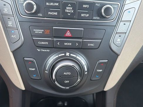 Used 2017 Hyundai Santa Fe FWD image 17
