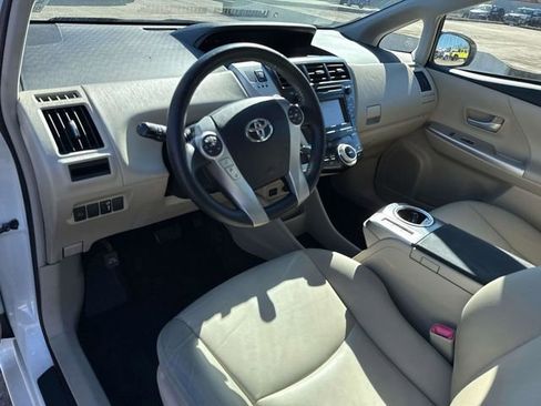 Used 2014 Toyota Prius V Five image 27