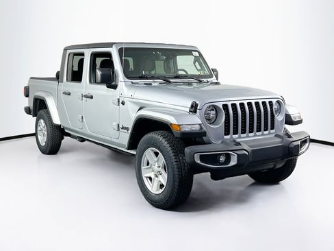 Used 2022 Jeep Gladiator Sport AWD/4WD image 3