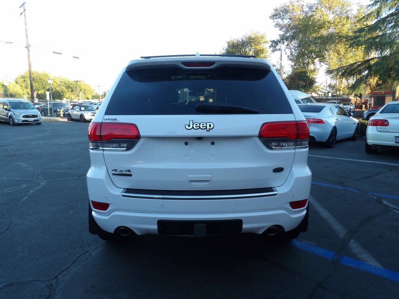 Used 2014 Jeep Grand Cherokee Overland w/ Advanced Technology Group AWD/4WD image 12