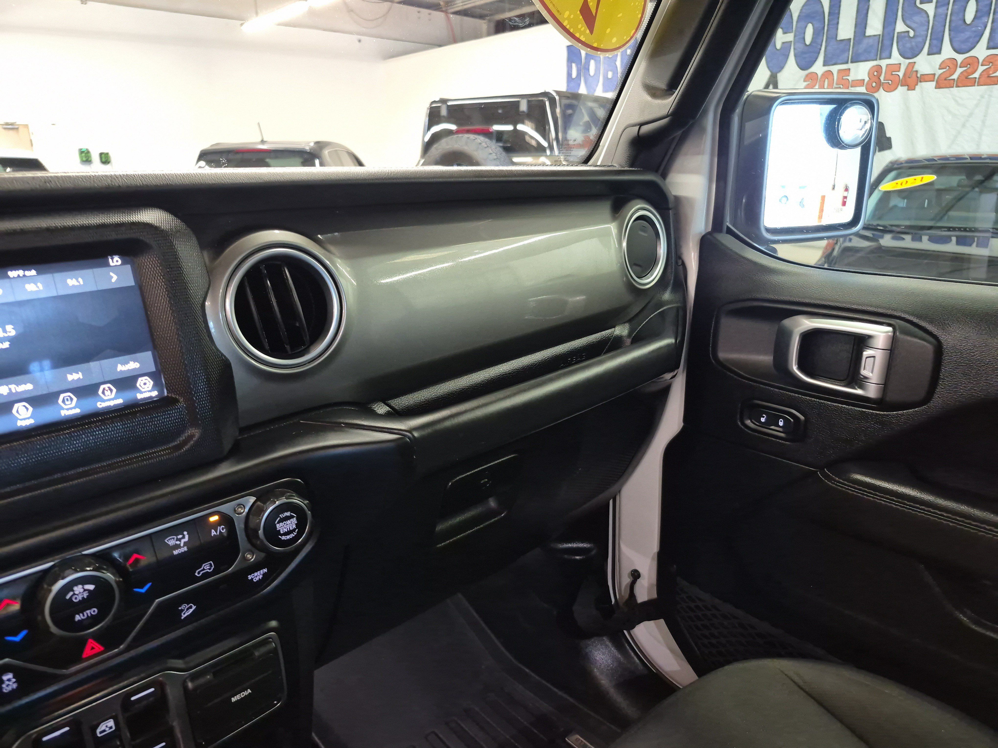 Used 2019 Jeep Wrangler Unlimited Sahara AWD/4WD image 21
