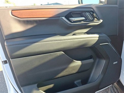 Used 2025 GMC Yukon XL Denali image 14