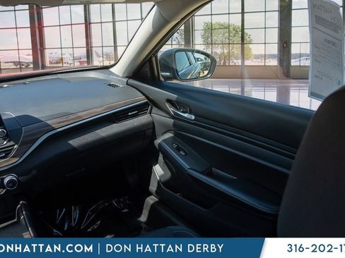 Used 2025 Nissan Altima 2.5 SV FWD image 16