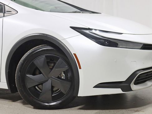 Used 2023 Toyota Prius Prime SE image 5