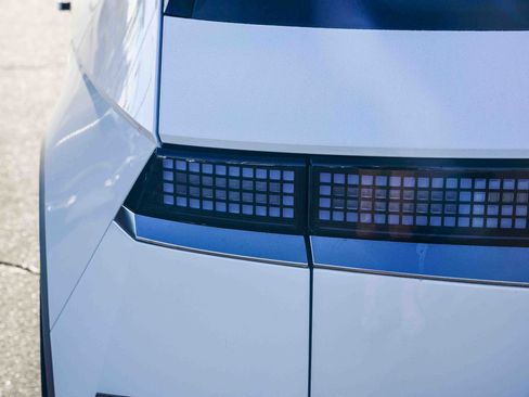 Used 2025 Hyundai Ioniq 5 Limited image 35