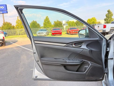 Used 2018 Honda Civic Sport image 15