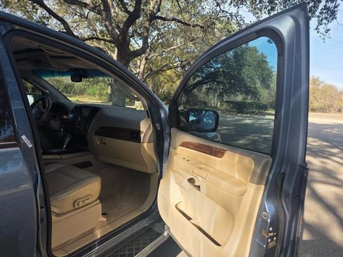 Used 2012 Nissan Armada Platinum image 28