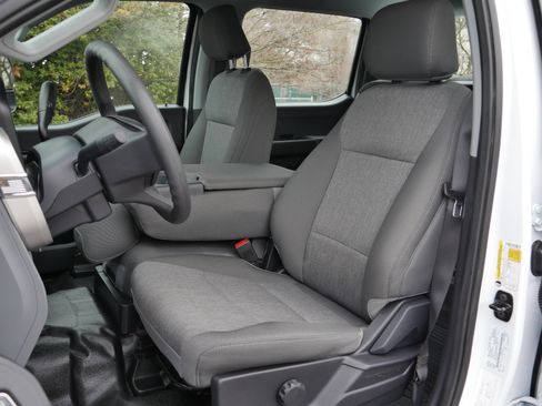 Certified 2024 Ford F250 XL w/ XL Chrome Package image 32