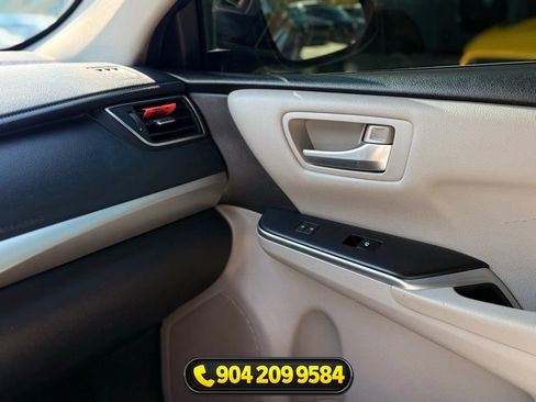 Used 2017 Toyota Camry SE FWD image 19