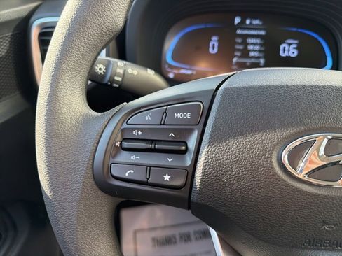 Used 2025 Hyundai Venue SE image 20
