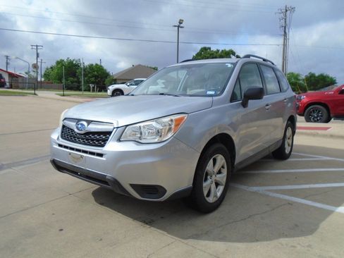 Used 2016 Subaru Forester 2.5i w/ Alloy Wheel Package image 2
