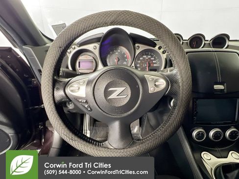 Used 2017 Nissan 370Z Coupe RWD image 8