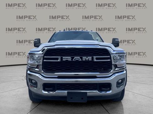 Used 2024 RAM 5500 Tradesman w/ Chrome Appearance Group AWD/4WD image 8