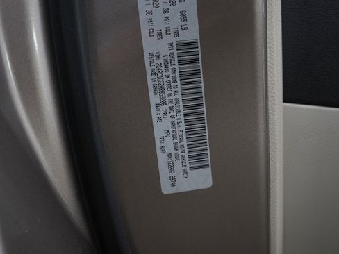 Used 2017 Chrysler Pacifica Limited image 28