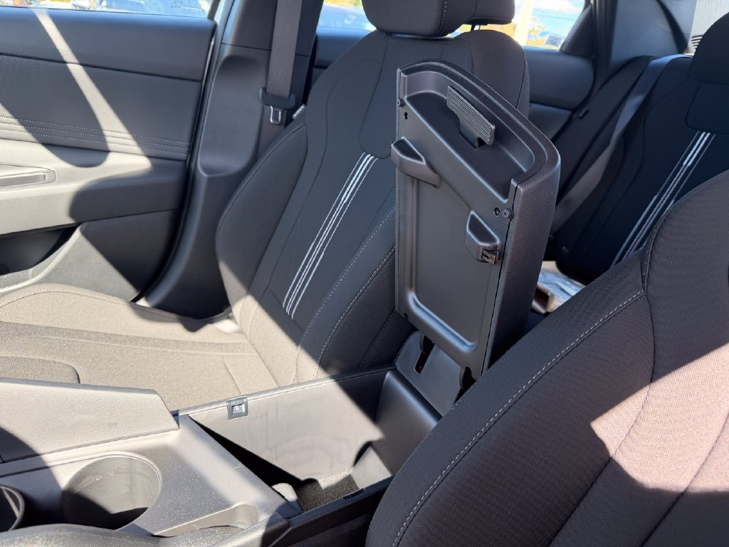 Used 2025 Hyundai Elantra Sport FWD image 30