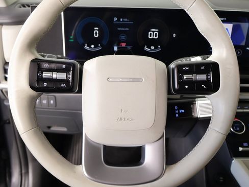 Used 2025 Hyundai Santa Fe SEL image 3