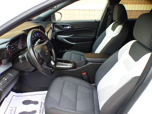 Used 2025 Chevrolet Trax RS w/ Driver Confidence Package image 12