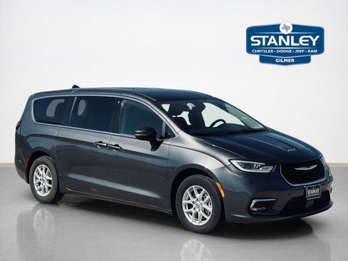 Used 2023 Chrysler Pacifica Touring-L image 1