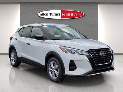 New 2025 Nissan Kicks Play S