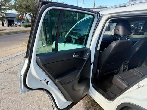 Used 2017 Volkswagen Tiguan Wolfsburg Edition FWD image 24