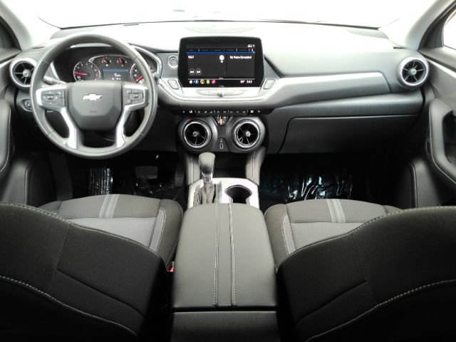 Used 2026 Chevrolet Blazer LT FWD image 3