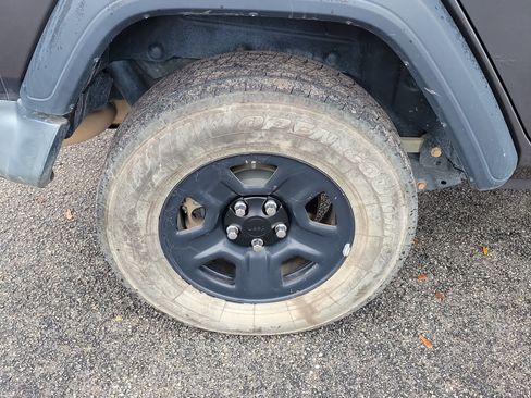 Used 2018 Jeep Wrangler Unlimited Sport image 38