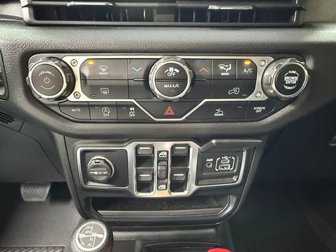 Used 2025 Jeep Gladiator Overland AWD/4WD image 23