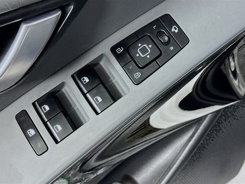 Certified 2023 Kia Niro EX Touring FWD image 17