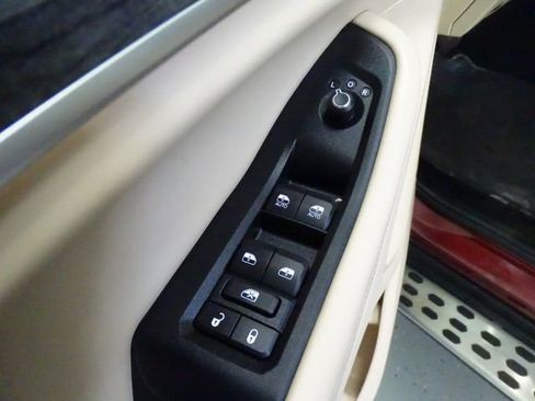 Certified 2024 Jeep Grand Cherokee L Limited w/ Luxury Tech Group II AWD/4WD image 10