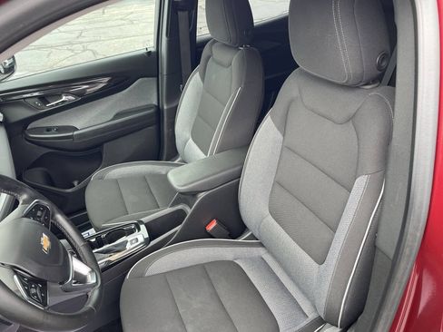 Used 2025 Chevrolet TrailBlazer LT w/ LT Cold Weather Package AWD/4WD image 3
