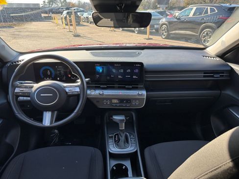 Used 2025 Hyundai Kona SEL image 28
