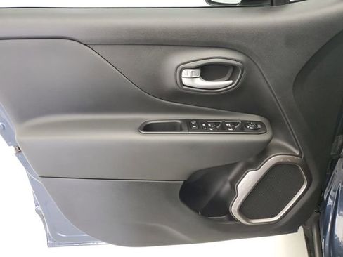 Used 2023 Jeep Renegade Latitude AWD/4WD image 19