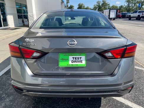Used 2025 Nissan Altima 2.5 SV FWD image 6