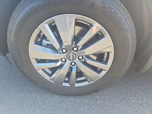 Used 2025 Nissan Pathfinder SV AWD/4WD image 40