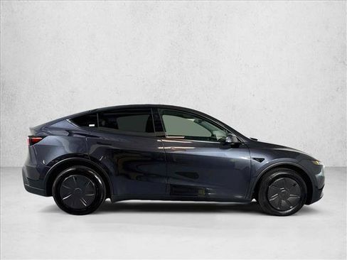 Used 2026 Tesla Model Y AWD image 4