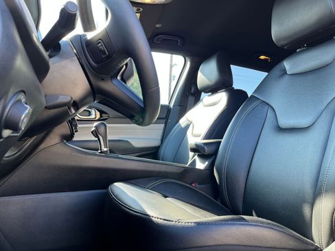 Used 2025 Jeep Compass Limited image 29