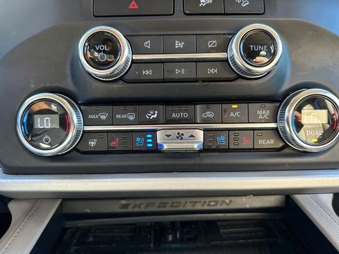 Used 2023 Ford Expedition Max XLT image 40