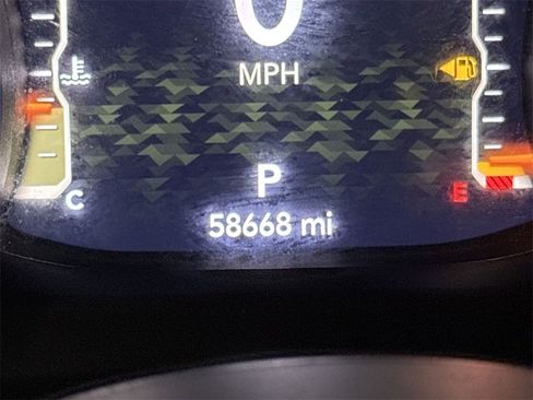 Used 2019 Jeep Wrangler Unlimited Sahara image 12