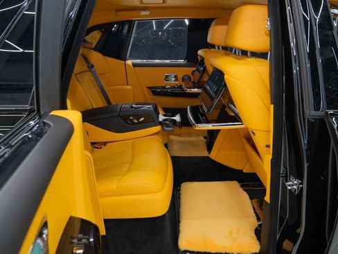 Used 2026 Rolls-Royce Phantom Sedan RWD image 48