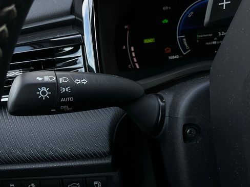 Used 2025 Toyota Camry SE image 35