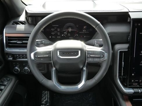 Used 2025 GMC Yukon Denali w/ Sun & Power Step Package AWD/4WD image 42