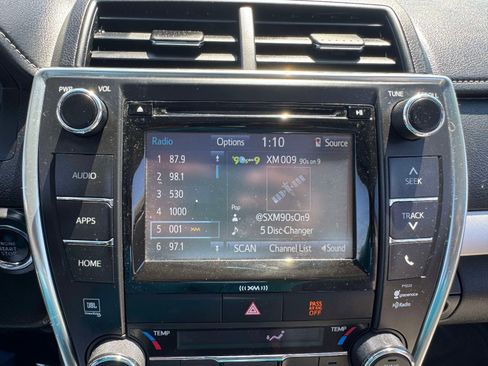 Used 2017 Toyota Camry XSE FWD image 31