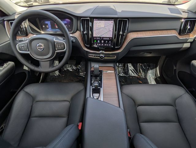 Certified 2022 Volvo XC60 B5 Momentum FWD image 27